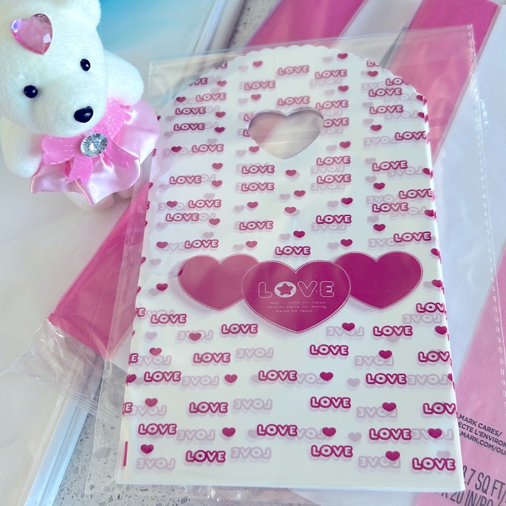 25 pcs Small Heart Love Loot Bags Favor Bags Treat Bags 4.80" x 5.7" in.